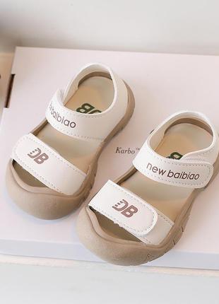 Босоніжки сандалі