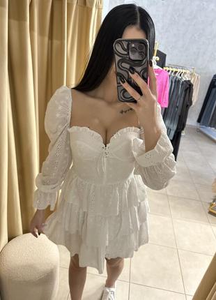 Корсетное белое платье