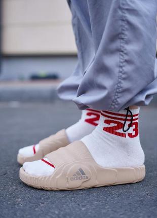 Оберіть стильні шльопанці adidas adilette beige