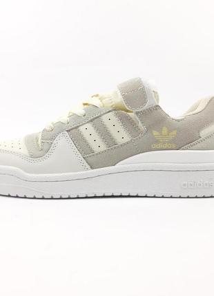 Стильні жіночі кросівки adidas forum молочні з сірим біла пятка