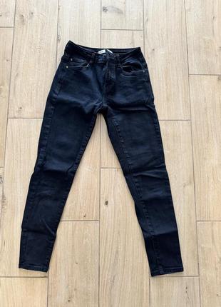 Zara, джинсы скини, написано 38 но это только на 36 размер. черный цвет. отличное качество, ни одной потертости