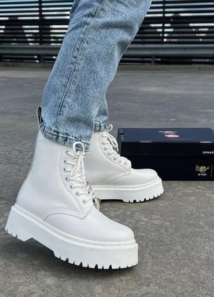 Оберіть стильні черевики dr.martens jadon white fur