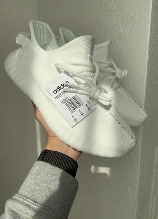 Стильні кросівки adidas yeezy boost 350 v2 triple white 44, белый