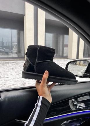 Зимние женские ботинки ugg mini black suede (лак.пятка)