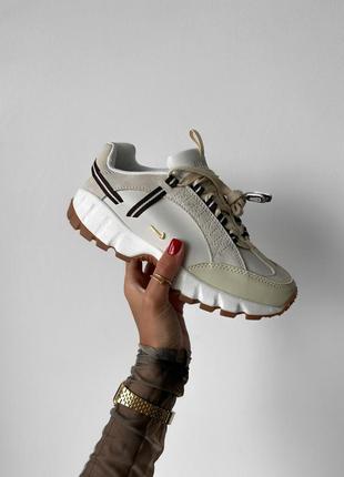 Женские кроссовки jacquemus x nike air humara beige