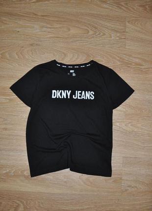 Черная трикотажная футболка dkny