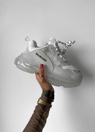 Стильні кросівки balenciaga triple s cream white clear sole 40