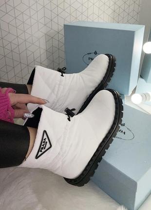 Оберіть стильні кросівки prada quilted nylon snow boots white1 фото