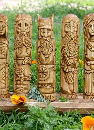 Алтарь со статетками скандинавских богов один тор фригг тир и фрея
