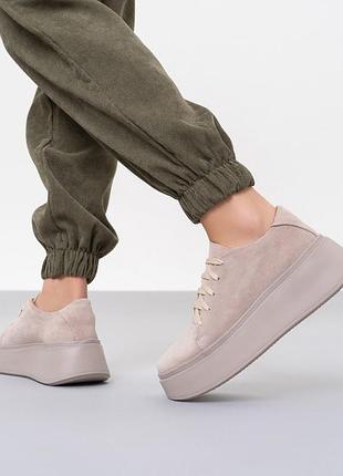 Бежеві замшеві кеди на високій підошві, бежевий, 37 363 фото