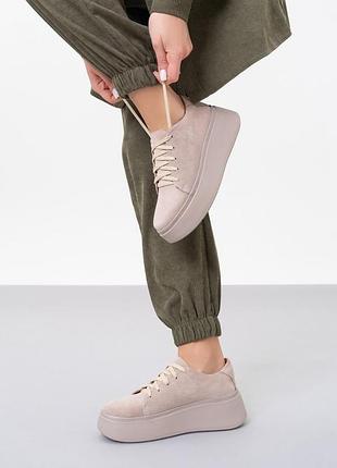 Бежеві замшеві кеди на високій підошві, бежевий, 37 364 фото
