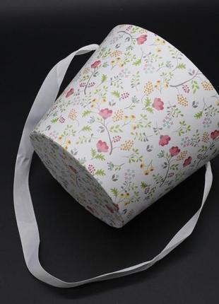 Коробки для упаковки цветов с ножкой подарочные для флористов цветочный узор. цвет белый. 16х13см1 фото