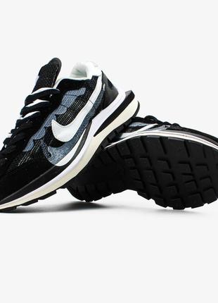 Чоловічі кросівки sacai x nike vaporwaffle black/white9 фото