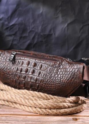 Модная поясная сумка из натуральной кожи с фактурой под крокодила 21298 vintage коричневая6 фото