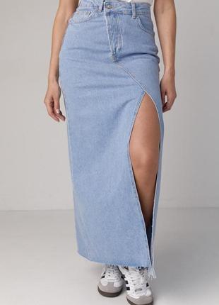 Джинсовая юбка с разрезом и боковым гульфиком, цвет: голубой