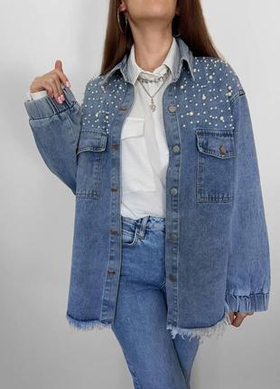 Стильная женская джинсовая рубашка на пуговицах с жемчужинами s/m