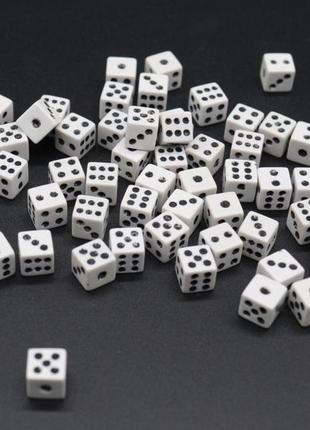 Кубики игральные для покера и настольных игр, белые с черными точками, размер 8 мм, квадратные