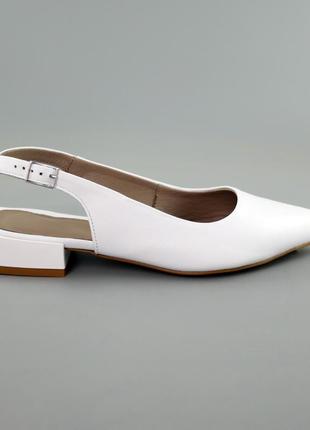 Туфли женские классические кожаные на невысоком каблуке с острым носом закрытые летние белые 36 37 38 39 40