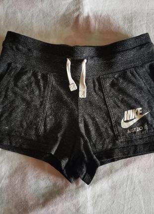 Шорты nike в очень хорошем состоянии, размер 137-146 см