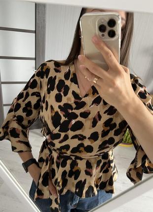 Блуза на запах леопардовый принт
