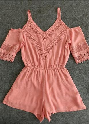 Комбинезон - шорты с кружевом maurices .