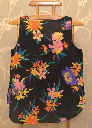 Очень красивая и стильная брендовая блузка в цветах..100% коттон.2 фото