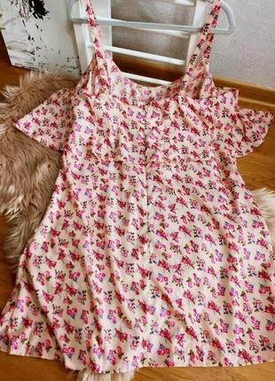 Короткое цветочное платье с оборкой от studio, размер 4xl2 фото