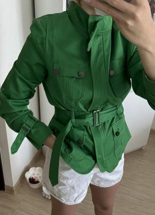Зеленая куртка кофта рубашка с ремнем милитари сафари