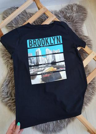 Черная футболка brooklyn👬
фирмы primark 
12/13 рочков (158см)
состояние: идеальный