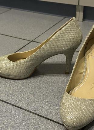 Золотые туфли размер 38 (24,5 cm)