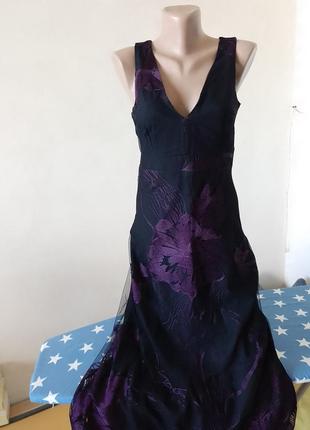 Длинное чёрное платье с вышивкой