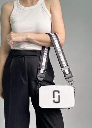 Женская сумка в стиле marc jacobs the snapsot white/black.2 фото