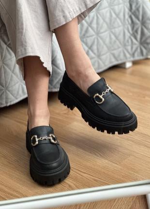 Женские кожаные лоферы туфли черные