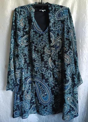Очень красивая женская блузка туника под шифон с длинным рукавом на подкладке. 
 цвет - синий.
состав: 100%полиэстер.
б/у в очень хорошем состоянии.