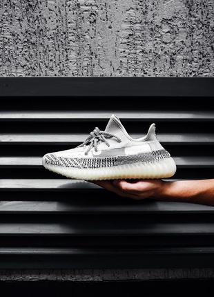 Жіночі текстильні кросівки adidas yeezy 350 v2 адідас ізі буст 350 розпродаж