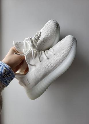 Жіночі текстильні кросівки adidas yeezy 350 v2 адідас ізі буст 350 розпродаж