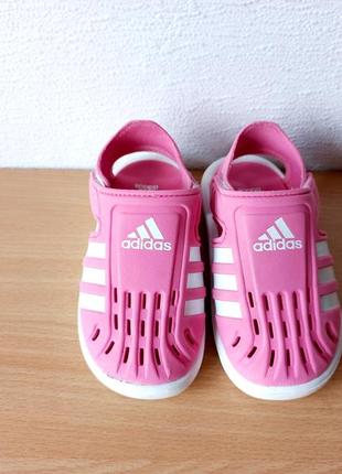 Круті босоніжки adidas вказано 26 р, устілка 15,5 см.