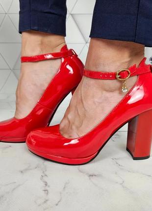 Туфли красные на широком каблуке с платформой с ремешком застежкой распродаж