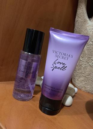 Парфумований набір victoria's secret love spell fragrance mist & body lotion