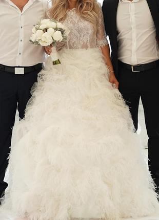 Свадебное платье в перьях, платье с перьями, свадебное платье со шлейфом