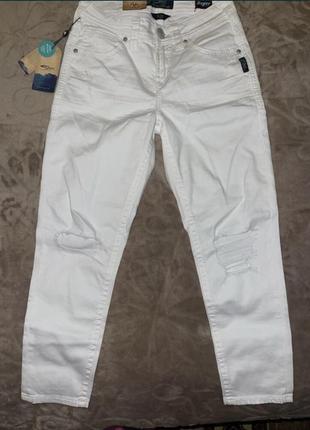 Белые рваные джинсы новые
