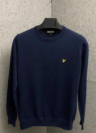 Синий свитер от бренда lyle&scott