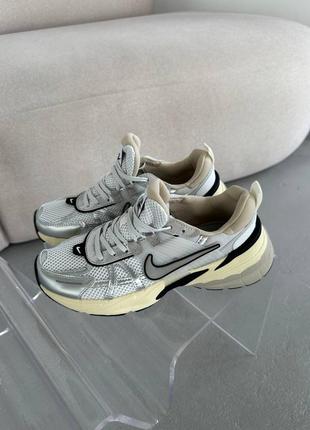 Женские кожаные кроссовки nike runtek silver