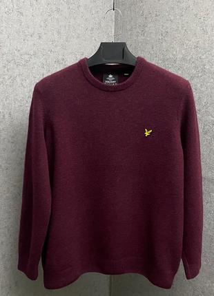 Бордовый свитер от бренда lyle&scott