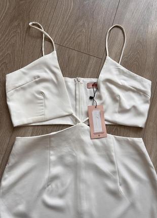 Размер м белое платье сексуальное с разрезами под грудью мини белое2 фото