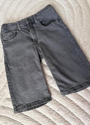 Класичні джинсові шорти на хлопчика 10 років.