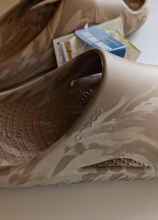 Crocs mellow marbled slide шлепанцы мужские крокс с мраморным принтом.7 фото