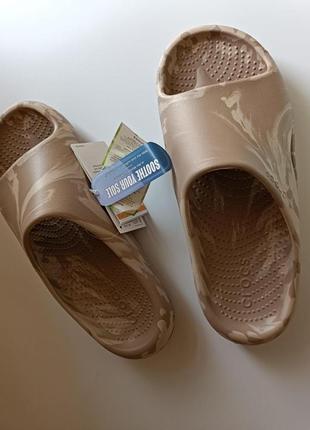 Crocs mellow marbled slide шлепанцы мужские крокс с мраморным принтом.3 фото