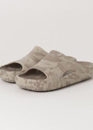 Crocs mellow marbled slide шлепанцы мужские крокс с мраморным принтом.