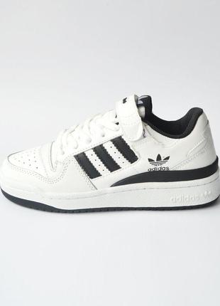 Adidas forum low white black